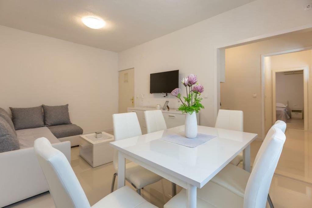 Tatijana Holiday Apartments มาคาร์สกา ภายนอก รูปภาพ