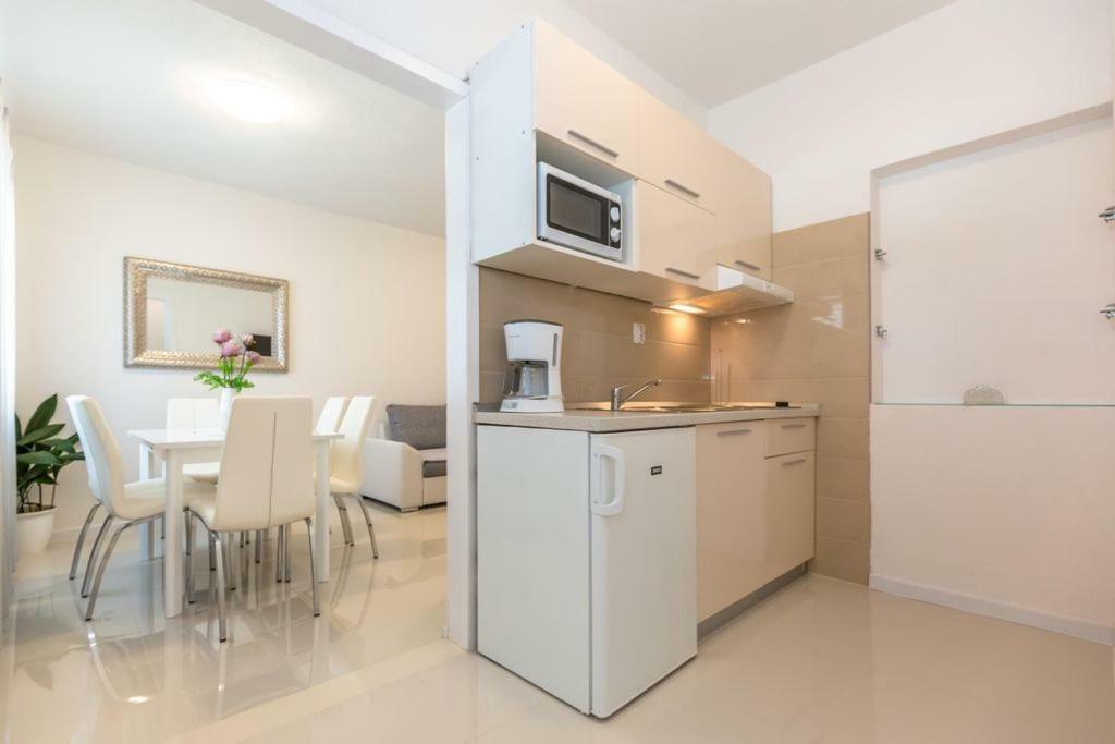 Tatijana Holiday Apartments มาคาร์สกา ภายนอก รูปภาพ