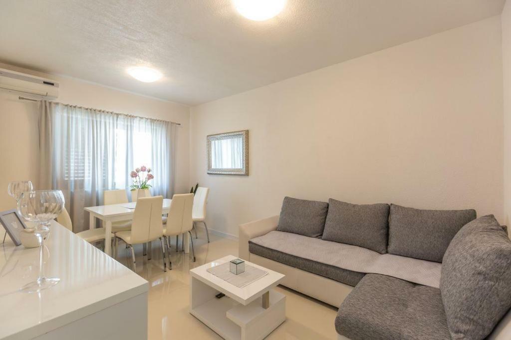 Tatijana Holiday Apartments มาคาร์สกา ภายนอก รูปภาพ